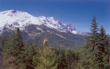 aoos gorge red peak mountains